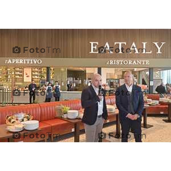 Foto Manzoni Tiziano/LaPresse 15-02-2024 Bergamo Italia- Cronaca Bergamo Aeroporto Orio Al Serio Eataly nuovo ristorante in area partenze Bergamo Aeroporto Orio Al Serio Eataly nuovo ristorante in area partenze Giovanni Sanga Simone Tosato