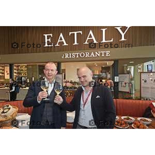 Foto Manzoni Tiziano/LaPresse 15-02-2024 Bergamo Italia- Cronaca Bergamo Aeroporto Orio Al Serio Eataly nuovo ristorante in area partenze Bergamo Aeroporto Orio Al Serio Eataly nuovo ristorante in area partenze Giovanni Sanga Simone Tosato