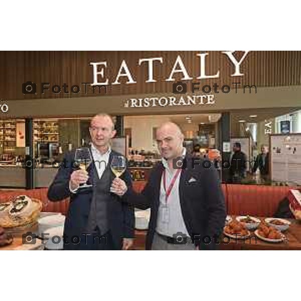 Foto Manzoni Tiziano/LaPresse 15-02-2024 Bergamo Italia- Cronaca Bergamo Aeroporto Orio Al Serio Eataly nuovo ristorante in area partenze Bergamo Aeroporto Orio Al Serio Eataly nuovo ristorante in area partenze Giovanni Sanga Simone Tosato