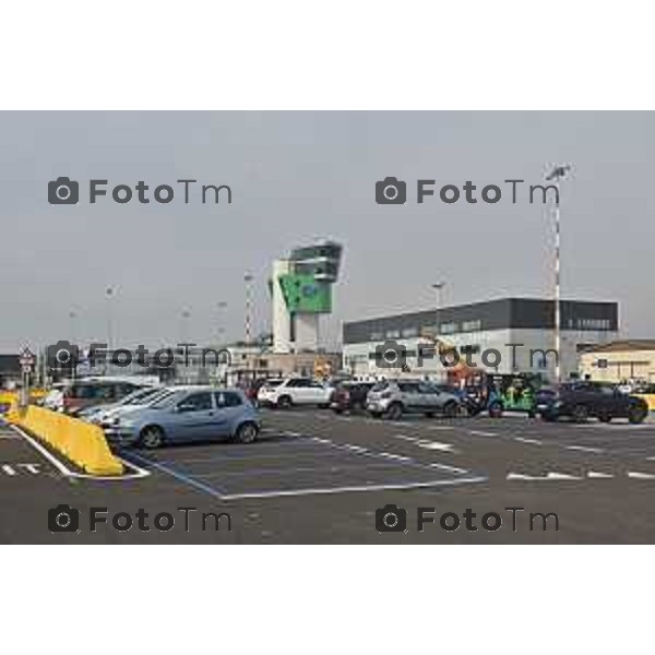 Foto Manzoni Tiziano/LaPresse 15-02-2024 Bergamo Italia- Cronaca Bergamo Aeroporto Orio Al Serio torre di controllo parcheggio P1 est