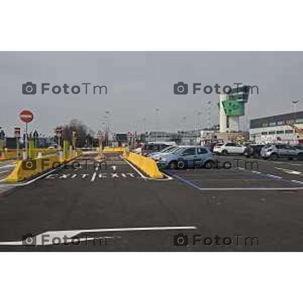 Foto Manzoni Tiziano/LaPresse 15-02-2024 Bergamo Italia- Cronaca Bergamo Aeroporto Orio Al Serio torre di controllo parcheggio P1 est