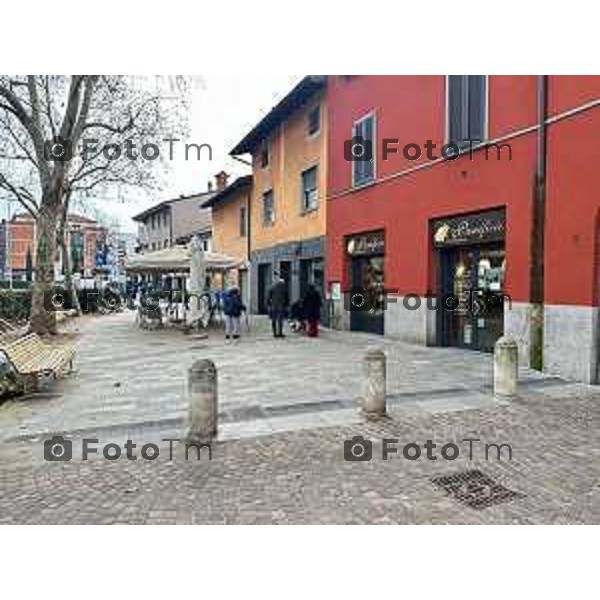 Foto Manzoni Tiziano/LaPresse 15-02-2024 Bergamo Italia- Cronaca Bergamo Colognola, conclusione lavori spazi pubblici lungo un tratto della SS42 e la pista ciclabile tra Bergamo e Stezzano. assessori Marco Brembilla e Stefano Zenoni.