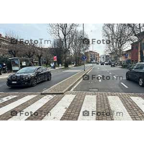 Foto Manzoni Tiziano/LaPresse 15-02-2024 Bergamo Italia- Cronaca Bergamo Colognola, conclusione lavori spazi pubblici lungo un tratto della SS42 e la pista ciclabile tra Bergamo e Stezzano. assessori Marco Brembilla e Stefano Zenoni.