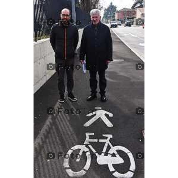 Foto Manzoni Tiziano/LaPresse 15-02-2024 Bergamo Italia- Cronaca Bergamo Colognola, conclusione lavori spazi pubblici lungo un tratto della SS42 e la pista ciclabile tra Bergamo e Stezzano. assessori Marco Brembilla e Stefano Zenoni.