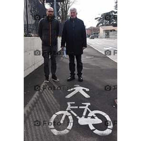 Foto Manzoni Tiziano/LaPresse 15-02-2024 Bergamo Italia- Cronaca Bergamo Colognola, conclusione lavori spazi pubblici lungo un tratto della SS42 e la pista ciclabile tra Bergamo e Stezzano. assessori Marco Brembilla e Stefano Zenoni.