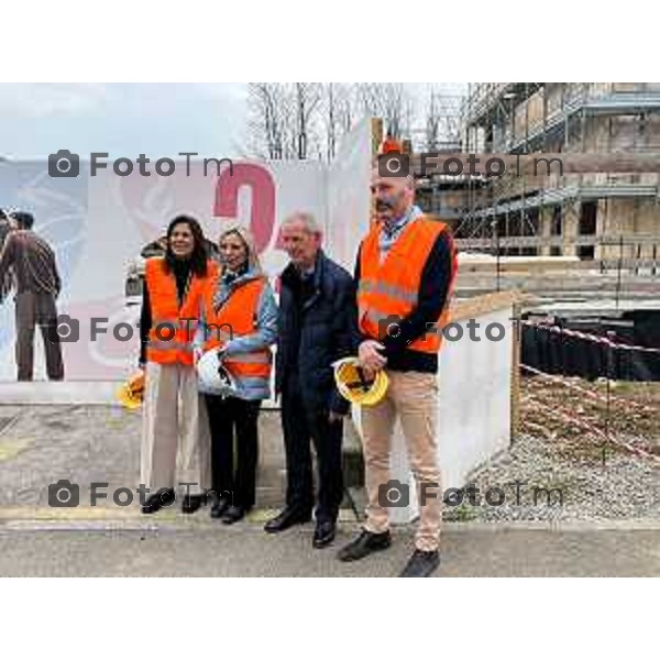 Foto Manzoni Tiziano/LaPresse 18-03-2024 Bergamo Italia- CronacaBergamo Guido Bertolaso in visita alla Casa di leo a Treviolo