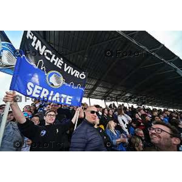 Tiziano Manzoni/LaPresse 1-04- 2024 Bergamo, Italia Cronaca Zingonia allenamento Atalanta tifosi caricano i giocatori