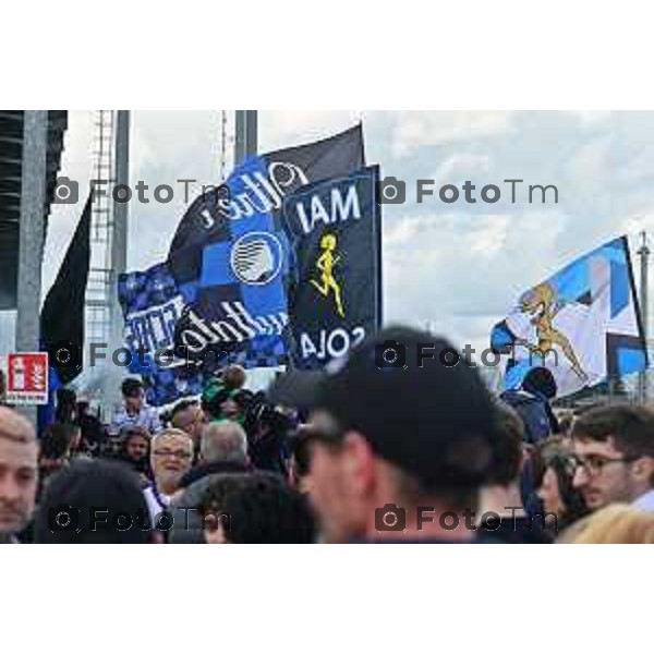 Tiziano Manzoni/LaPresse 1-04- 2024 Bergamo, Italia Cronaca Zingonia allenamento Atalanta tifosi caricano i giocatori