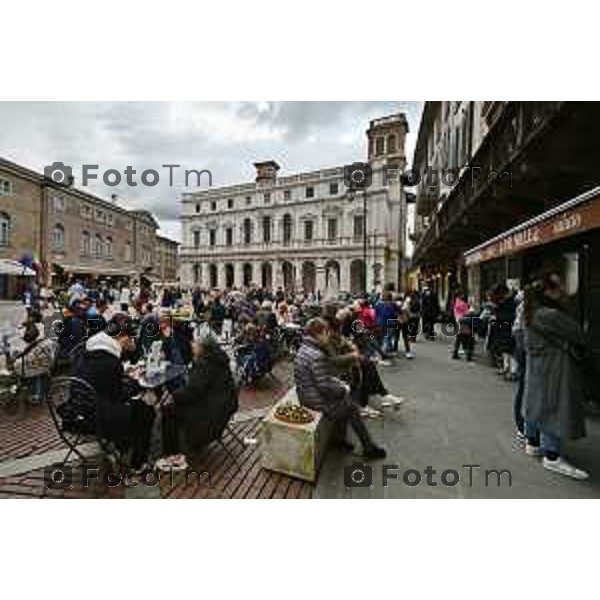 Tiziano Manzoni/LaPresse 1-04- 2024 Bergamo, Italia Cronaca Bergamo pasquetta 2024 città alta gente turisti