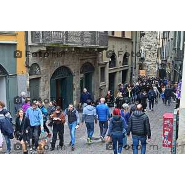 Tiziano Manzoni/LaPresse 1-04- 2024 Bergamo, Italia Cronaca Bergamo pasquetta 2024 città alta gente turisti