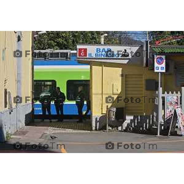 Foto Manzoni Tiziano/LaPresse 2-04-2024 Bergamo Italia- Cronaca Ponte San Pietro assessore regionale ai Trasporti e Mobilità Franco Lucente a bordo del Caravaggio 25831, il primo tra i nuovi treni a transitare sul Ponte San Michele con destinazione Ponte San Pietro/BG. Segue sopralluogo al punto di partenza dei bus sostitutivi.