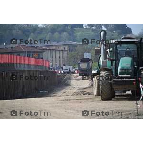 Tiziano Manzoni/LaPresse 8-04- 2024 Bergamo, Italia Cronaca Bergamo inizio lavori Teb 2 linea trnviaria T2 zona Valtesse