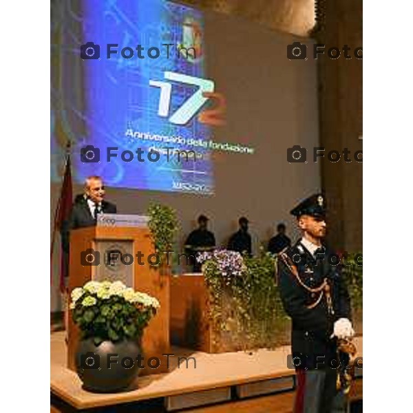 Tiziano Manzoni/LaPresse 10-04- 2024 Bergamo, Italia Cronaca Festa della Polizia, il premio per il commissario Accetta ritirato dalla figlia: