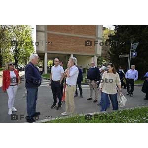 Tiziano Manzoni/LaPresse 5--04- 2024 Bergamo, Italia Cronaca Bergamo Pezzotta Andrea in visita al quartiere Monterosso