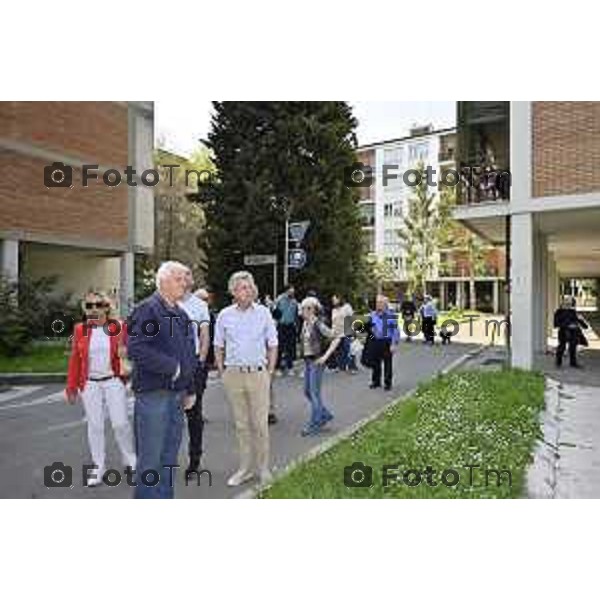 Tiziano Manzoni/LaPresse 5--04- 2024 Bergamo, Italia Cronaca Bergamo Pezzotta Andrea in visita al quartiere Monterosso