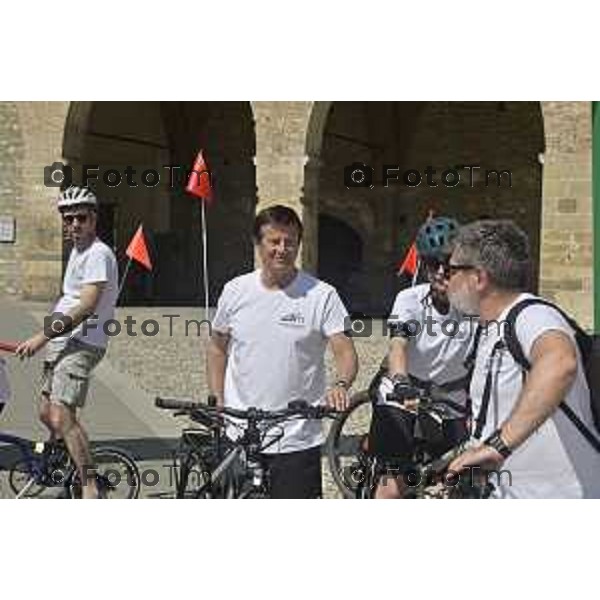 Tiziano Manzoni/LaPresse 13--04- 2024 Bergamo, Italia Cronaca Bergamo Inaugura la ciclovia che collega Bergamo a Brescia: Capitale della Cultura, un percorso di oltre 70km i Paratico.