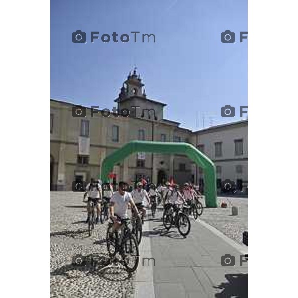 Tiziano Manzoni/LaPresse 13--04- 2024 Bergamo, Italia Cronaca Bergamo Inaugura la ciclovia che collega Bergamo a Brescia: Capitale della Cultura, un percorso di oltre 70km i Paratico.