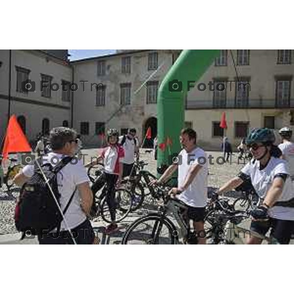 Tiziano Manzoni/LaPresse 13--04- 2024 Bergamo, Italia Cronaca Bergamo Inaugura la ciclovia che collega Bergamo a Brescia: Capitale della Cultura, un percorso di oltre 70km i Paratico.