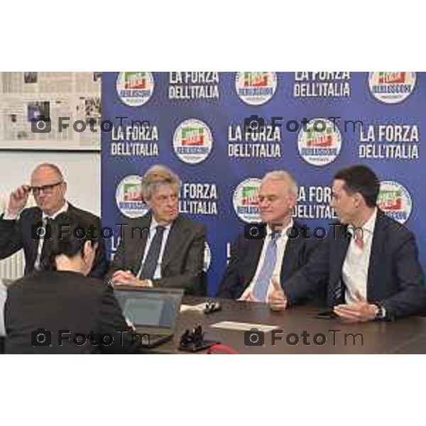 Tiziano Manzoni/LaPresse 15-04- 2024 Bergamo, Italia Cronaca Bergamo Forza Italia il ministro della Pubblica Amministrazione Paolo Zangrillo.Stefano Benigni, Forza Italia, Andrea Pezzotta, dirigenti azzurri e candidati alle elezioni comunali della città lombarda