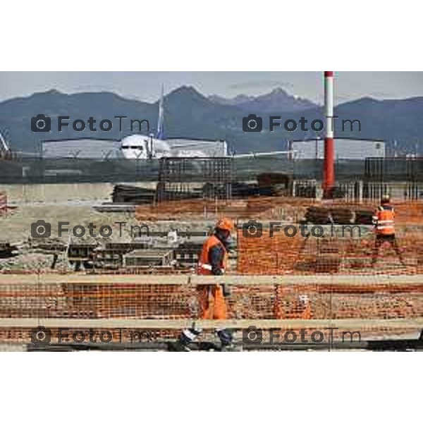 Tiziano Manzoni/LaPresse 19--04- 2024 Bergamo, Italia Cronaca Bergamo cerimonia apertura cantiere terminal est - Aeroporto Milano Orio Al Serio .