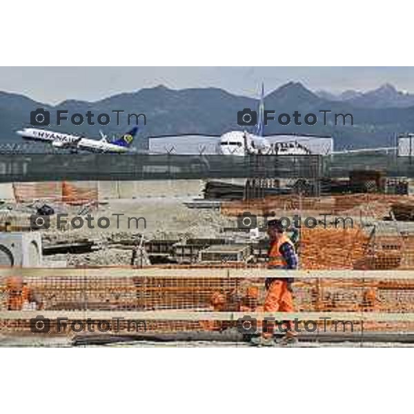 Tiziano Manzoni/LaPresse 19--04- 2024 Bergamo, Italia Cronaca Bergamo cerimonia apertura cantiere terminal est - Aeroporto Milano Orio Al Serio .