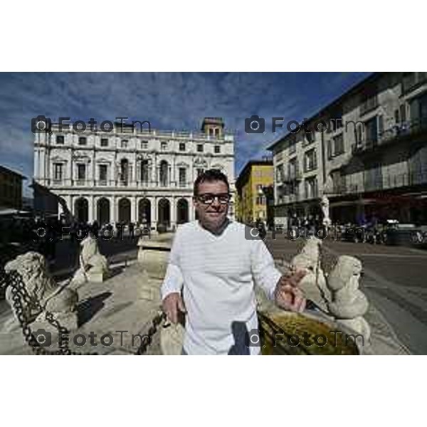 Tiziano Manzoni/LaPresse 22-04- 2024 Bergamo, Italia CronacaBergamo Cristian Cocco attore e inviato Striscia la Notizia a Bergamo piazza vecchia