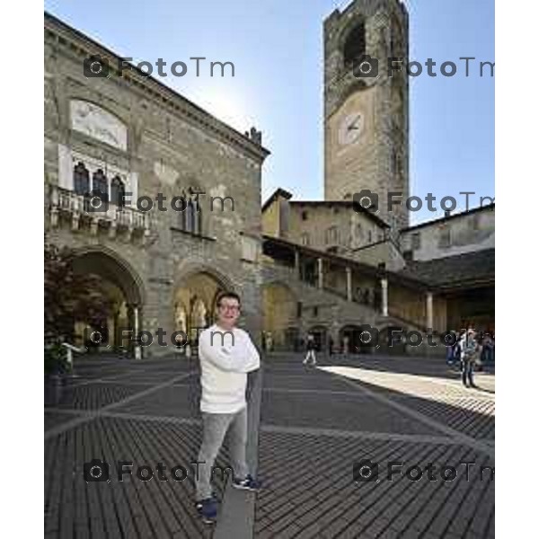 Tiziano Manzoni/LaPresse 22-04- 2024 Bergamo, Italia CronacaBergamo Cristian Cocco attore e inviato Striscia la Notizia a Bergamo piazza vecchia