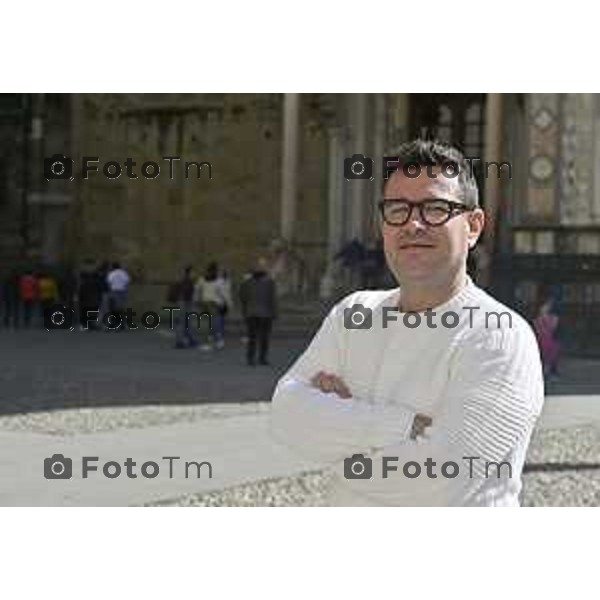 Tiziano Manzoni/LaPresse 22-04- 2024 Bergamo, Italia CronacaBergamo Cristian Cocco attore e inviato Striscia la Notizia a Bergamo piazza vecchia