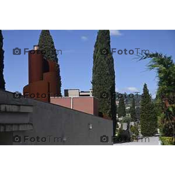 Tiziano Manzoni/LaPresse 22--04- 2024 Bergamo, Italia Cronaca Bergamo cimitero monumentale forno crematorio e lapidi rotte