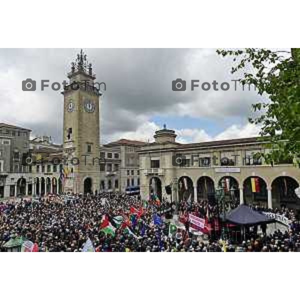 Tiziano Manzoni/LaPresse 2 5--04- 2024 Bergamo, Italia Cronaca Bergamo 25 aprile 2024 festa della liberazione celebrazione e discorsi Bersani