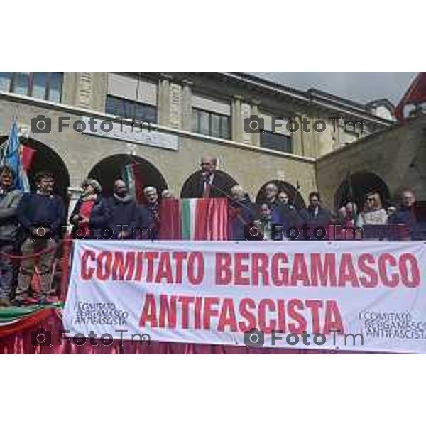 Tiziano Manzoni/LaPresse 2 5--04- 2024 Bergamo, Italia Cronaca Bergamo 25 aprile 2024 festa della liberazione celebrazione e discorsi Bersani