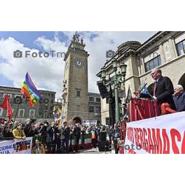 Tiziano Manzoni/LaPresse 2 5--04- 2024 Bergamo, Italia Cronaca Bergamo 25 aprile 2024 festa della liberazione celebrazione e discorsi Bersani