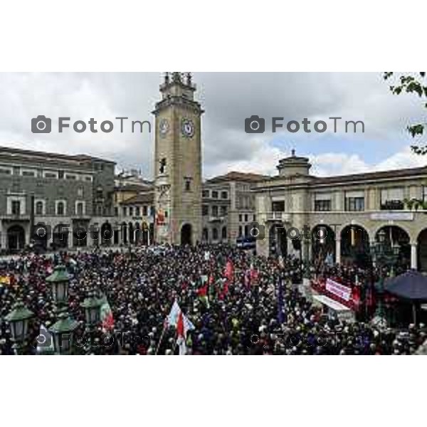 Tiziano Manzoni/LaPresse 2 5--04- 2024 Bergamo, Italia Cronaca Bergamo 25 aprile 2024 festa della liberazione celebrazione e discorsi Bersani