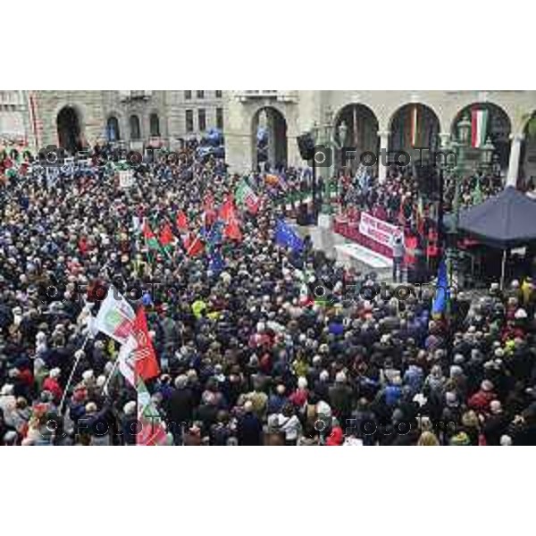 Tiziano Manzoni/LaPresse 2 5--04- 2024 Bergamo, Italia Cronaca Bergamo 25 aprile 2024 festa della liberazione celebrazione e discorsi Bersani