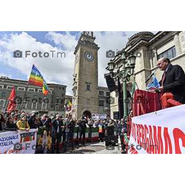 Tiziano Manzoni/LaPresse 2 5--04- 2024 Bergamo, Italia Cronaca Bergamo 25 aprile 2024 festa della liberazione celebrazione e discorsi Bersani