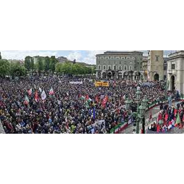 Tiziano Manzoni/LaPresse 2 5--04- 2024 Bergamo, Italia Cronaca Bergamo 25 aprile 2024 festa della liberazione celebrazione e discorsi Bersani