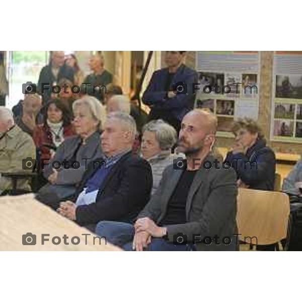 Tiziano Manzoni/LaPresse 27-04- 2024 Bergamo, Italia Cronaca l’Albero degli zoccoli torna a rivivere al Museo del Falegname Tino Sana mostra “Nel segno dell’Albero degli zoccoli. Luoghi, retroscena e aneddoti del capolavoro di Ermanno Olmi” frigeri sindaco