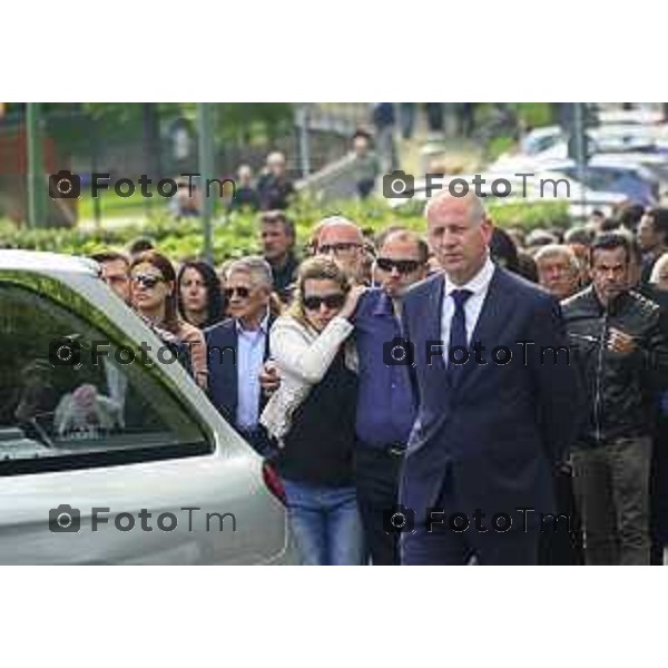 Tiziano Manzoni/LaPresse 11--05- 2024 Bergamo, Italia Cronaca Incontro Bratto (Castione della Presolana). funerale della piccola Giada Paolella