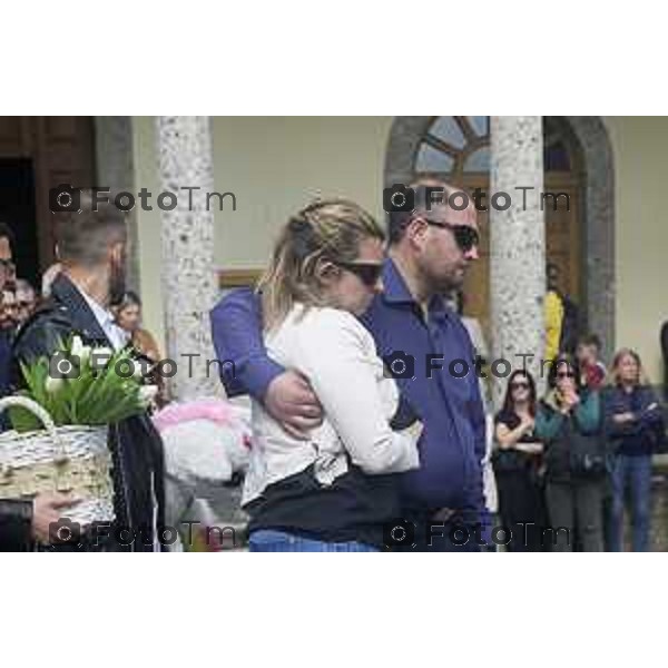 Tiziano Manzoni/LaPresse 11--05- 2024 Bergamo, Italia Cronaca Incontro Bratto (Castione della Presolana). funerale della piccola Giada Paolella