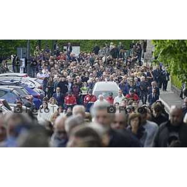 Tiziano Manzoni/LaPresse 11--05- 2024 Bergamo, Italia Cronaca Incontro Bratto (Castione della Presolana). funerale della piccola Giada Paolella