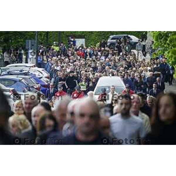 Tiziano Manzoni/LaPresse 11--05- 2024 Bergamo, Italia Cronaca Incontro Bratto (Castione della Presolana). funerale della piccola Giada Paolella