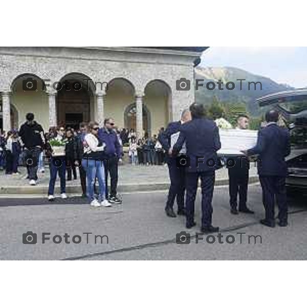 Tiziano Manzoni/LaPresse 11--05- 2024 Bergamo, Italia Cronaca Incontro Bratto (Castione della Presolana). funerale della piccola Giada Paolella