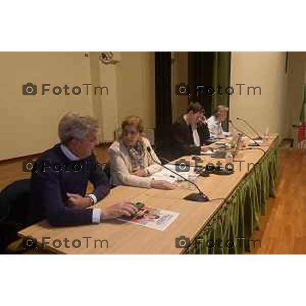 Tiziano Manzoni/LaPresse 13-05- 2024 Bergamo, Italia CronacaBergamo i candidati sindaco 2024 a confronto al liceo Mascheroni Elena Carnevali, Andrea Pezzotta Vittorio Apicella