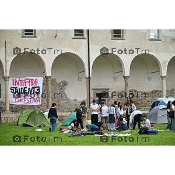 Tiziano Manzoni/LaPresse14--05- 2024 Bergamo, Italia CronacaBergamo Parco Sant Agostino Università di Bg protesta pro palestina