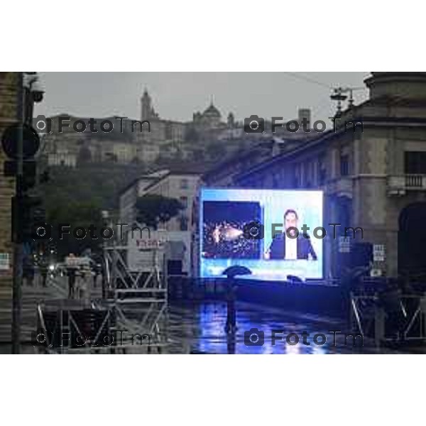 Tiziano Manzoni/LaPresse 15--05- 2024 Bergamo, Italia Cronaca Bergamo traffico per chiusura strade causa Atalanta e schermo in centro e maltempo