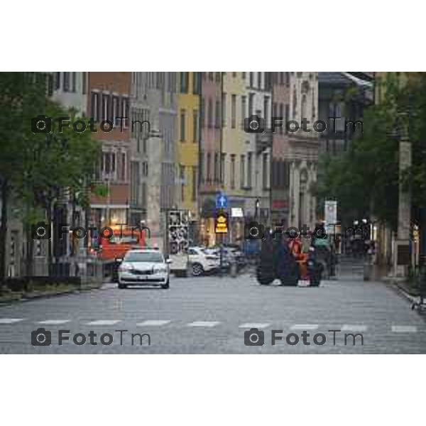 Tiziano Manzoni/LaPresse 15--05- 2024 Bergamo, Italia Cronaca Bergamo traffico per chiusura strade causa Atalanta e schermo in centro e maltempo