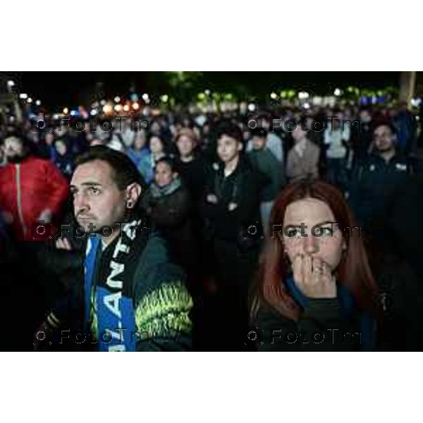 Tiziano Manzoni/LaPresse 1 5--05- 2024 Bergamo, Italia Cronaca Bergamo Incontro Atalanta Juventus per la coppa italia maxi schermo a Bergamo