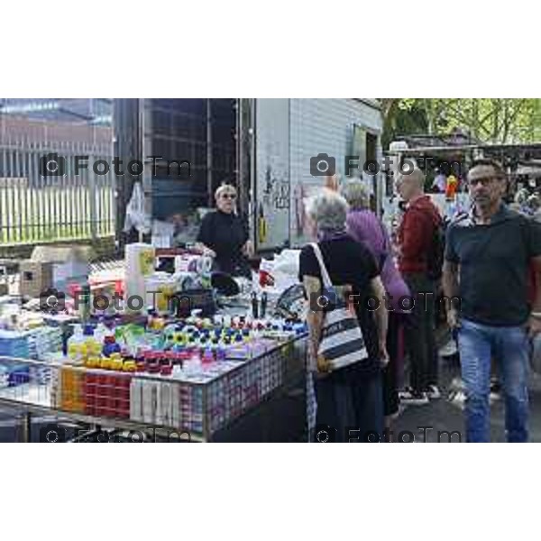 Tiziano Manzoni/LaPresse 18--05- 2024 Bergamo, Italia Cronaca Bergamo Mercato Monterosso quartiere banch pescheria ortofrutta