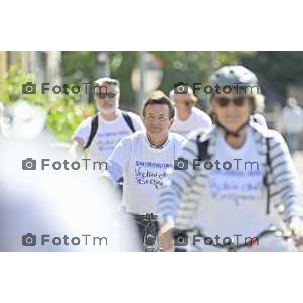 Tiziano Manzoni/LaPresse 18--05- 2024 Bergamo, Italia Cronaca IncontroBergamo Giornata dei Quartieri Elena Carnevali e Giorgio Gori insieme in bicicletta per incontrare cittadini.