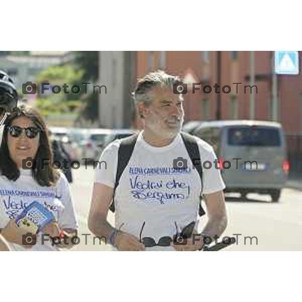 Tiziano Manzoni/LaPresse 18--05- 2024 Bergamo, Italia Cronaca IncontroBergamo Giornata dei Quartieri Elena Carnevali e Giorgio Gori insieme in bicicletta per incontrare cittadini.